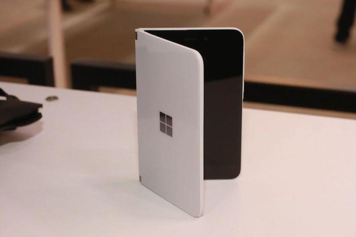 Surface Duo phone1 | Technea.gr - Χρήσιμα νέα τεχνολογίας