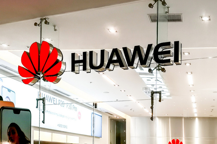 Huawei logo storefront shutterstock website1 | Technea.gr - Χρήσιμα νέα τεχνολογίας