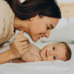mother with baby daughter lying bed | Technea.gr - Χρήσιμα νέα τεχνολογίας