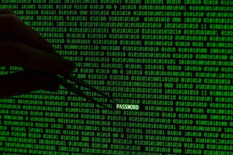 password with hand holding tweezers binary code | Technea.gr - Χρήσιμα νέα τεχνολογίας